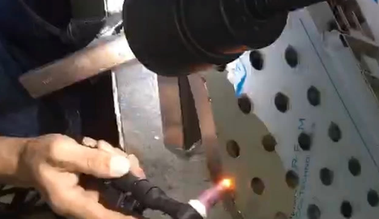 恒蕊超激光焊機(jī)在汽車腳踏板焊接中的優(yōu)勢與應(yīng)用